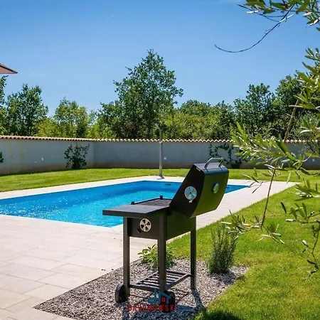 Luca Comfortable Hotel 4*